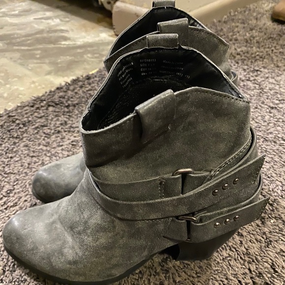 Like new cute gray boots! - Picture 1 of 2